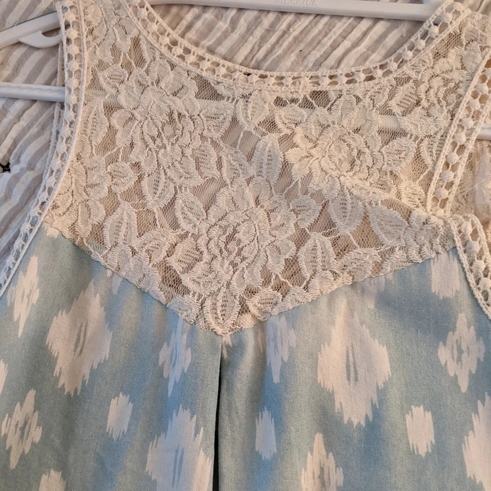 Skylar + Jade Tank with Lace Detail Size Medium