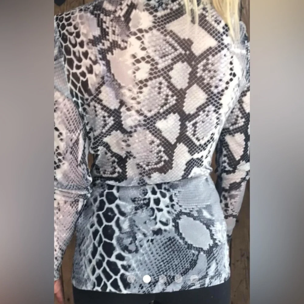 Karen Kane Sheer Snakeskin LS Top M Black/Gray Maximalist Gathered Waist USA