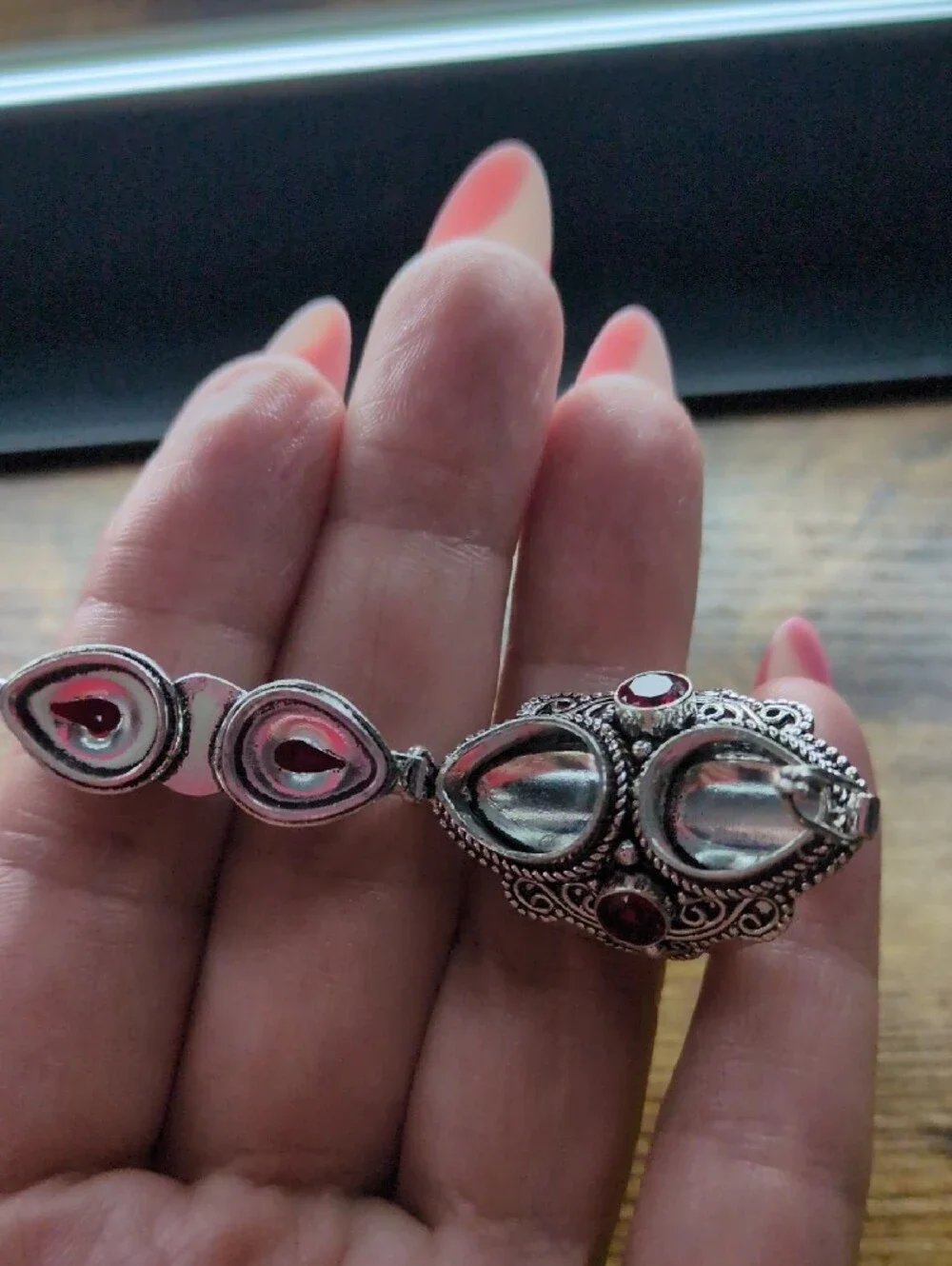 N/A intricate featuring