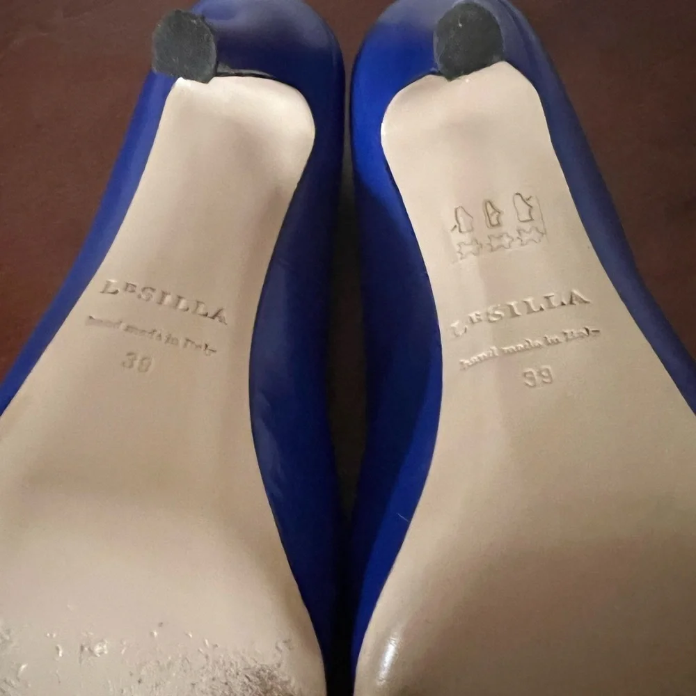 Le SILLA. Royal blue pump, soft leather. Size IT39/ US8, spike heel.