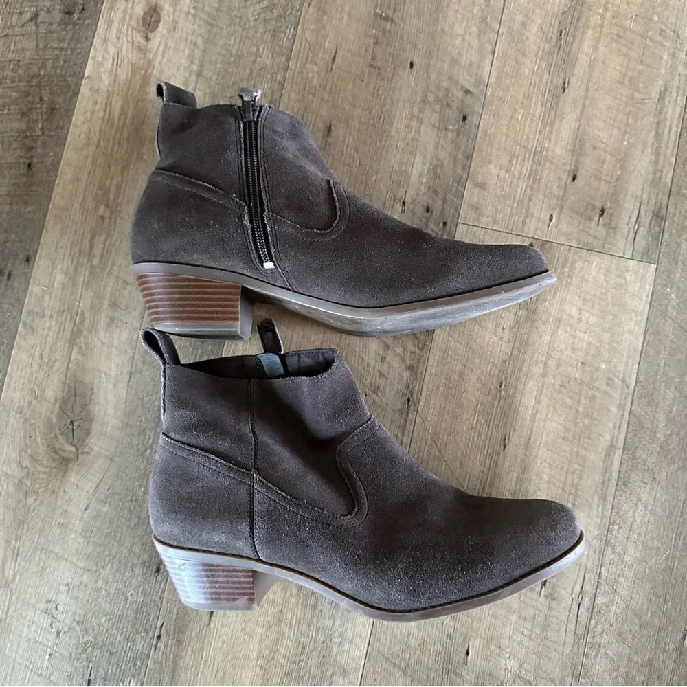 Vionic | Vera Suede Booties