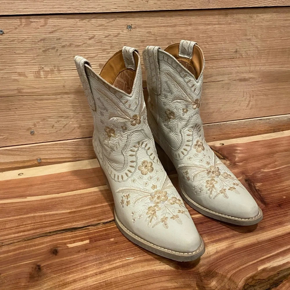 dingo Ivory Floral Embroidered Western Ankle Boots