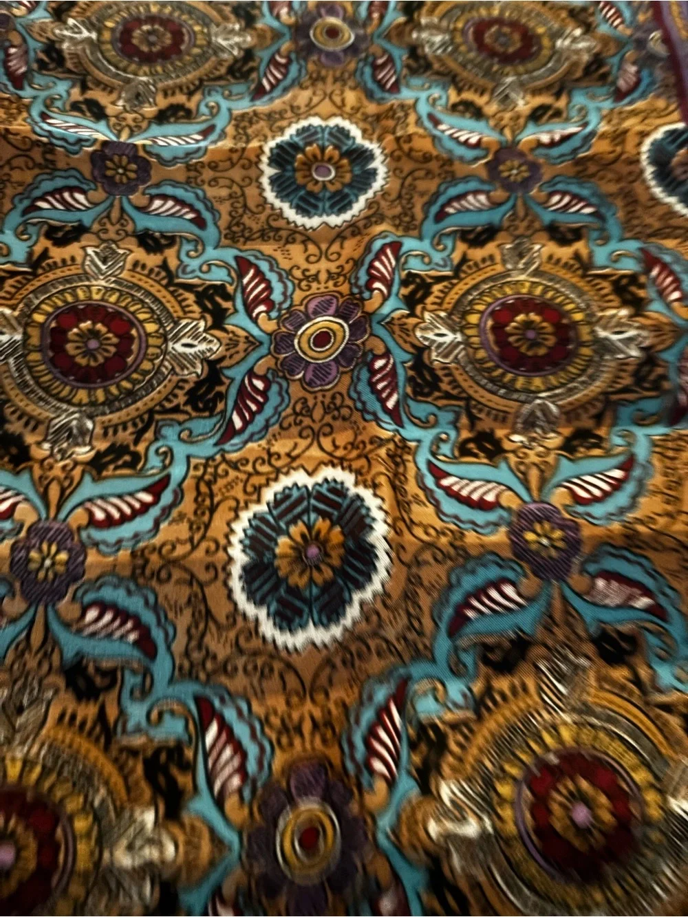 N/A luxurious paisley