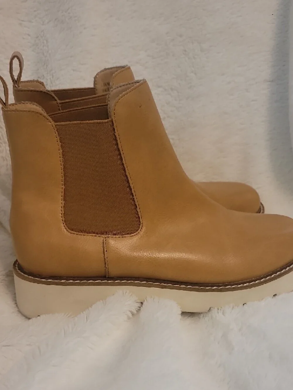 Oasis Society stylish tan