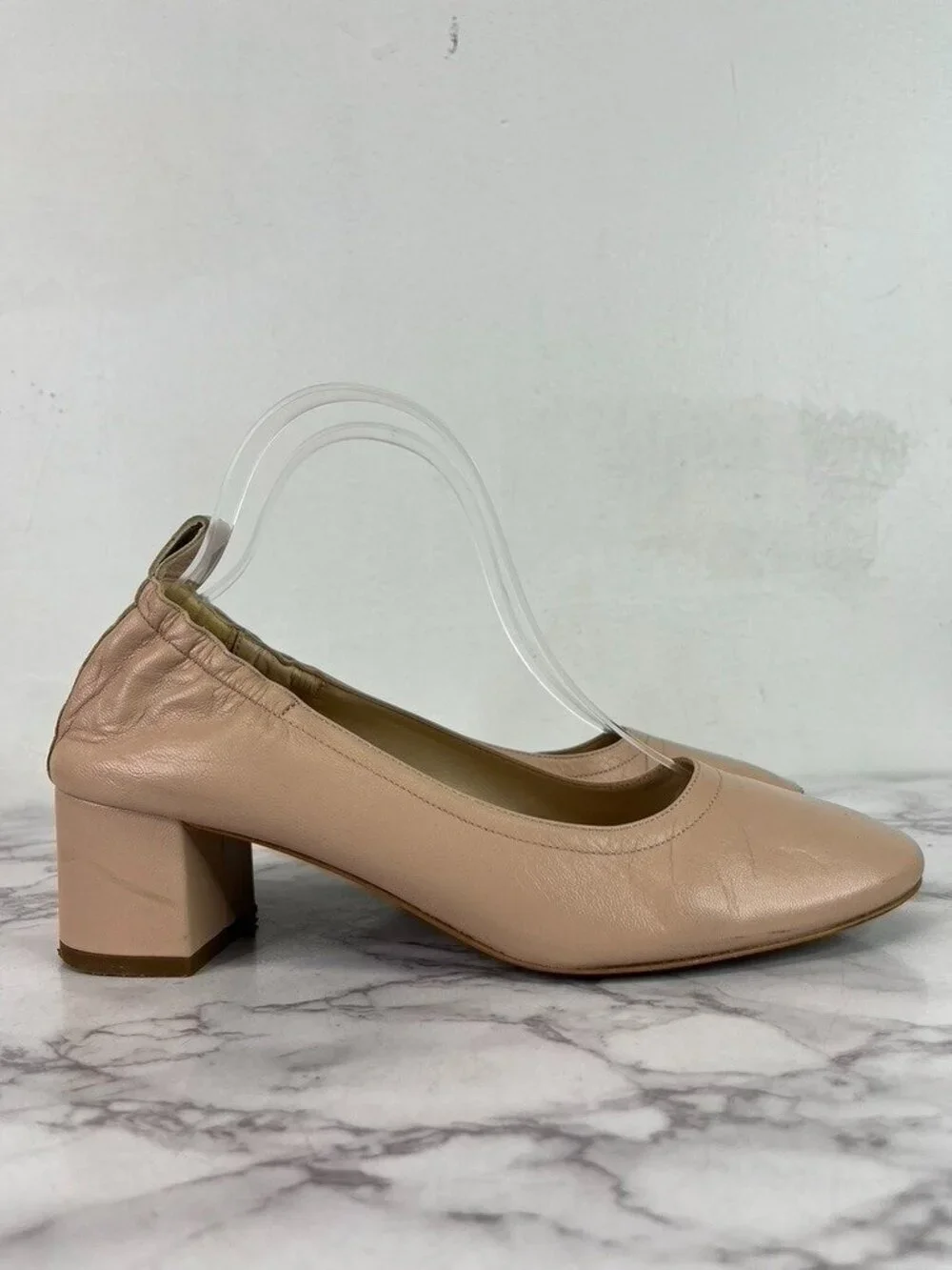 Everlane women pale
