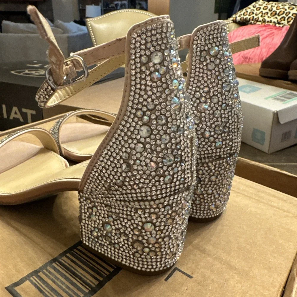 Betsey Johnson elegant women