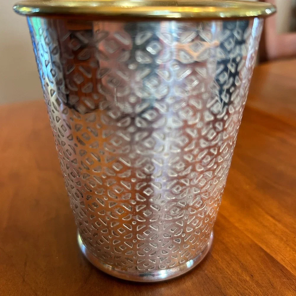 Oscar de la Renta Gold and Silver Textured Candle