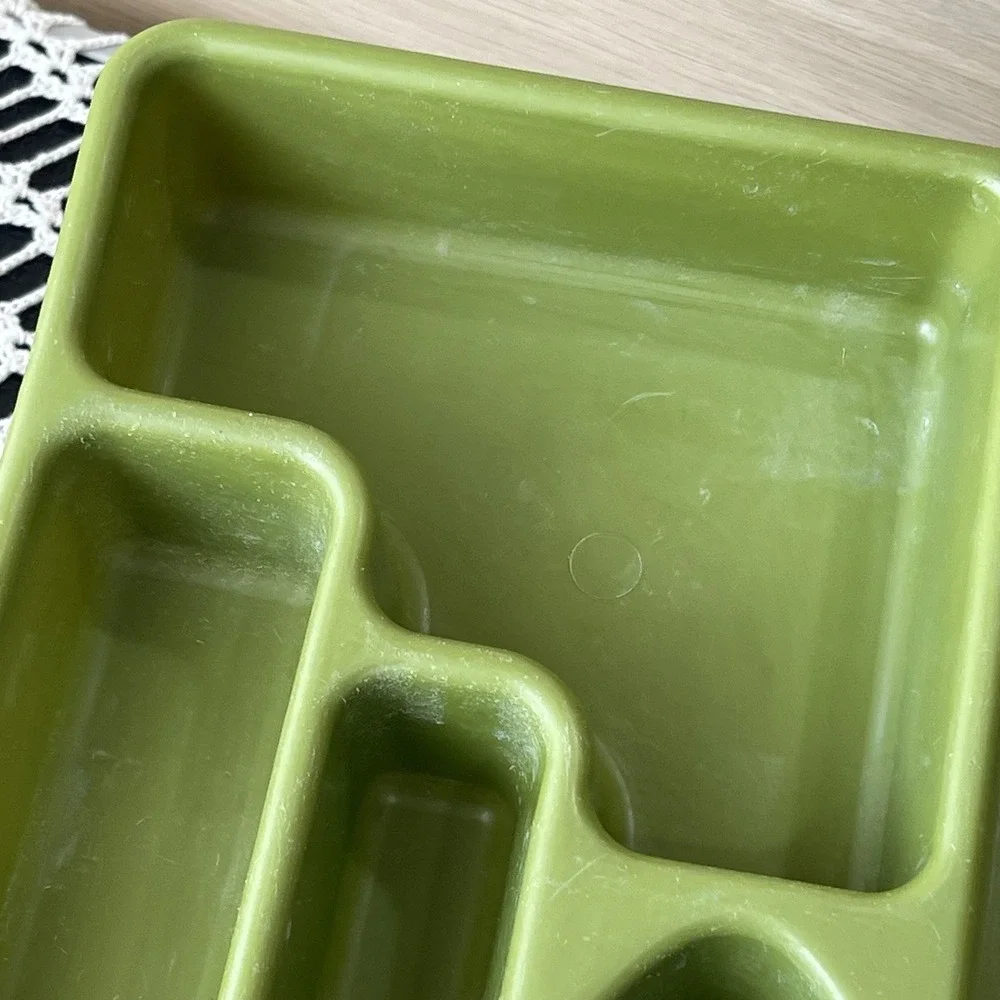 Rubbermaid brand color