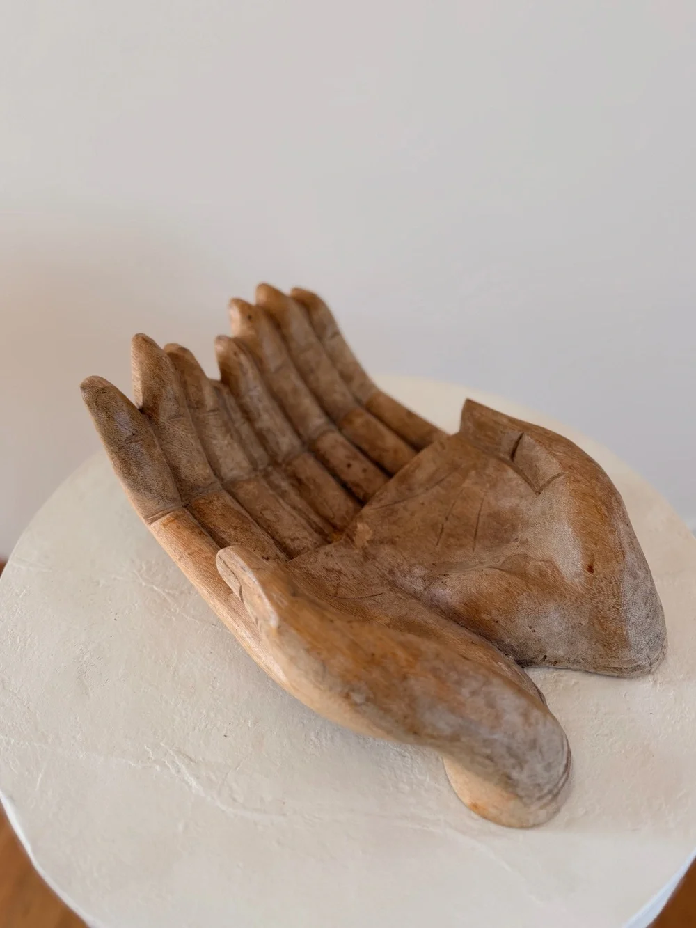 CARVED SUAR WOOD CUPPED/BEGGING‎ HANDS OFFERING SCULPTURE BOWL RUSTIC JAPANDI