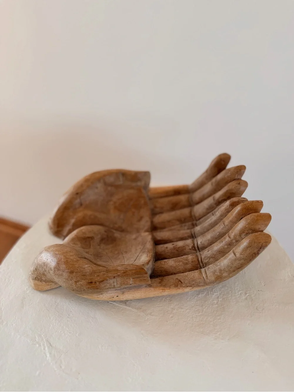 CARVED SUAR WOOD CUPPED/BEGGING‎ HANDS OFFERING SCULPTURE BOWL RUSTIC JAPANDI
