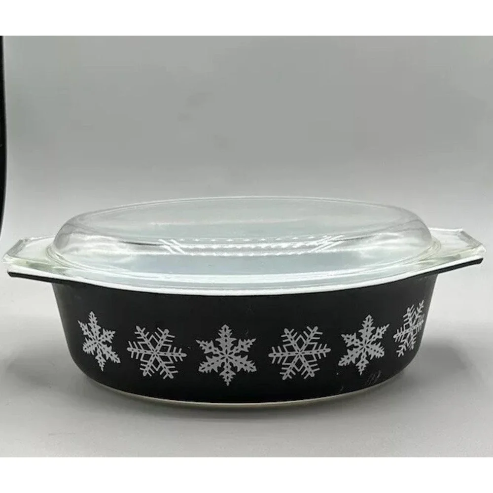 Vintage Pyrex Black‎ Snowflake 1.5 Quart Oval Casserole Dish with Lid