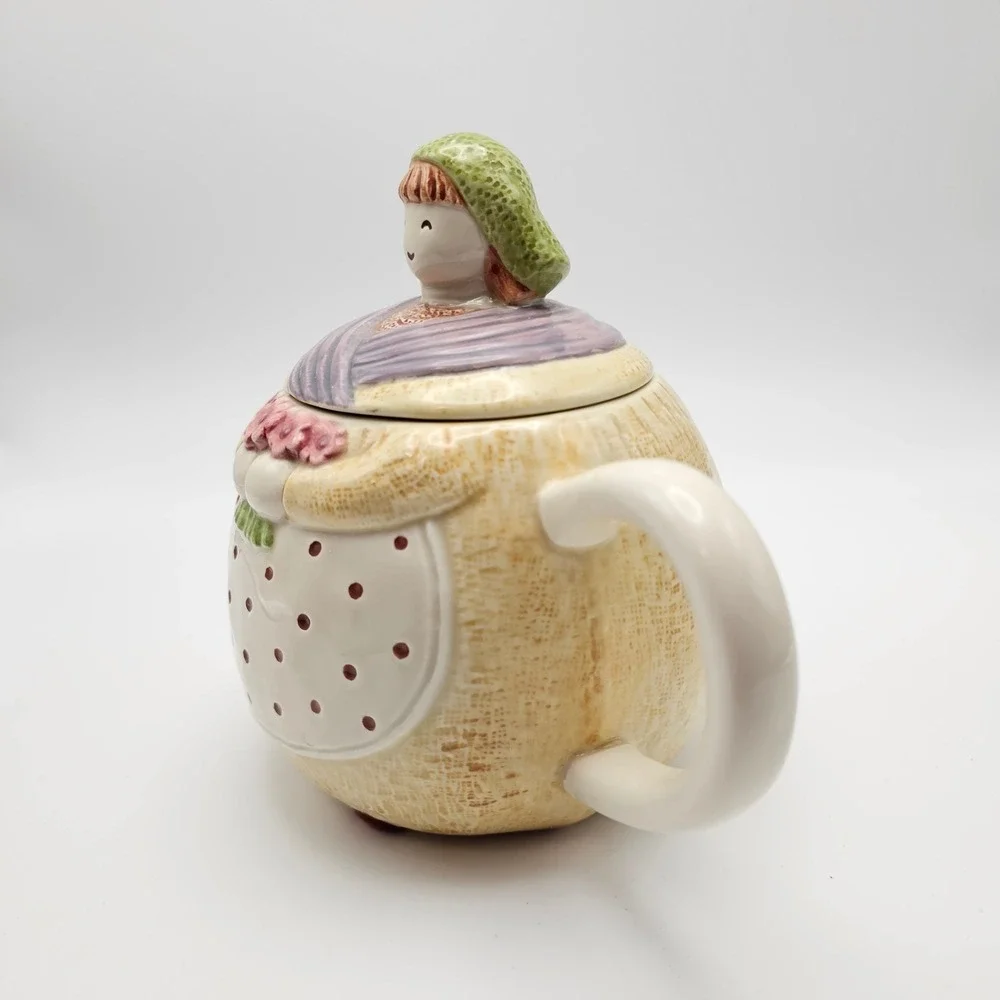 H&HD whimsical teapot