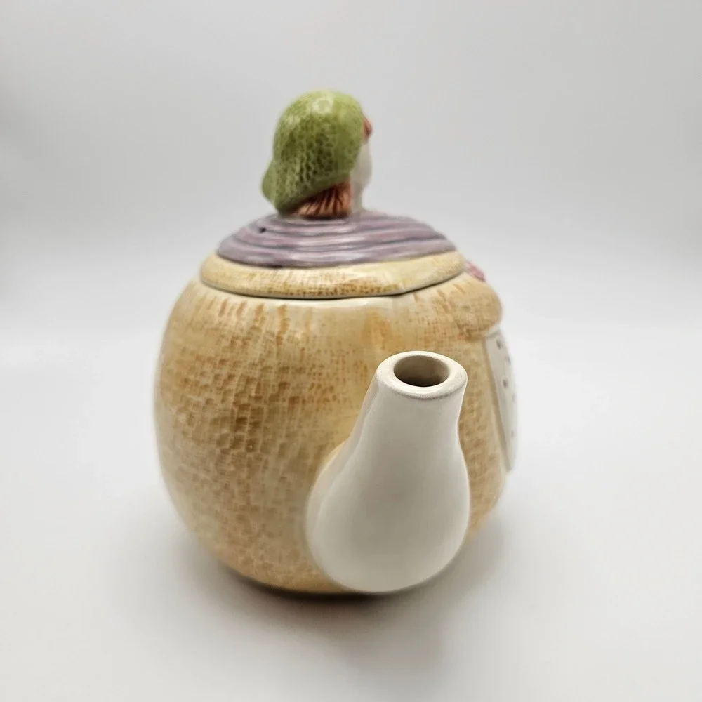 H&HD whimsical teapot