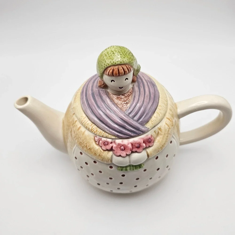H&HD whimsical teapot