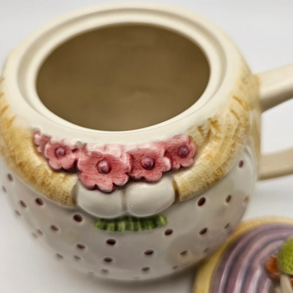H&HD whimsical teapot