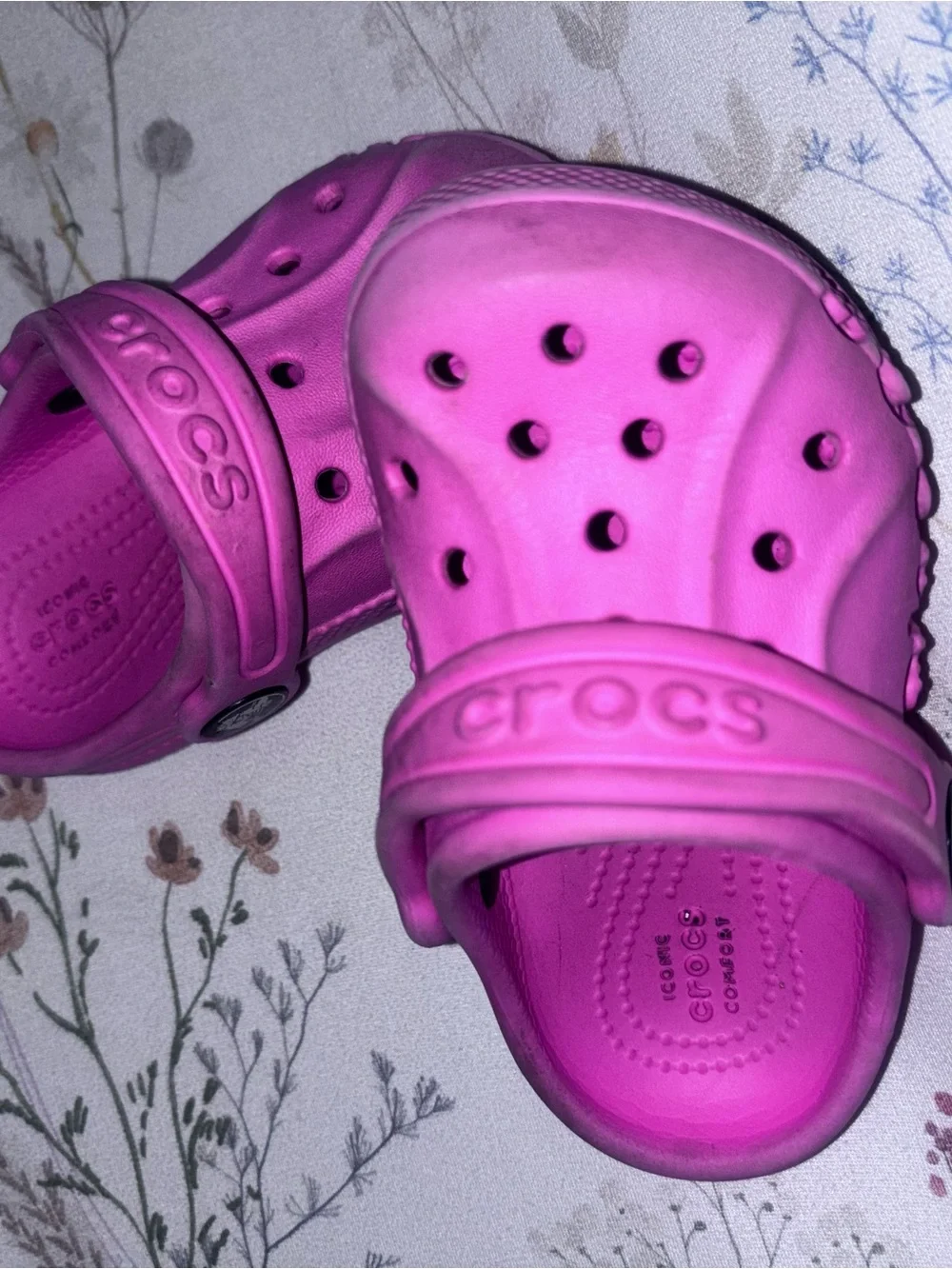 CROCS Kids Classic Clog in Vibrant Hot Pink