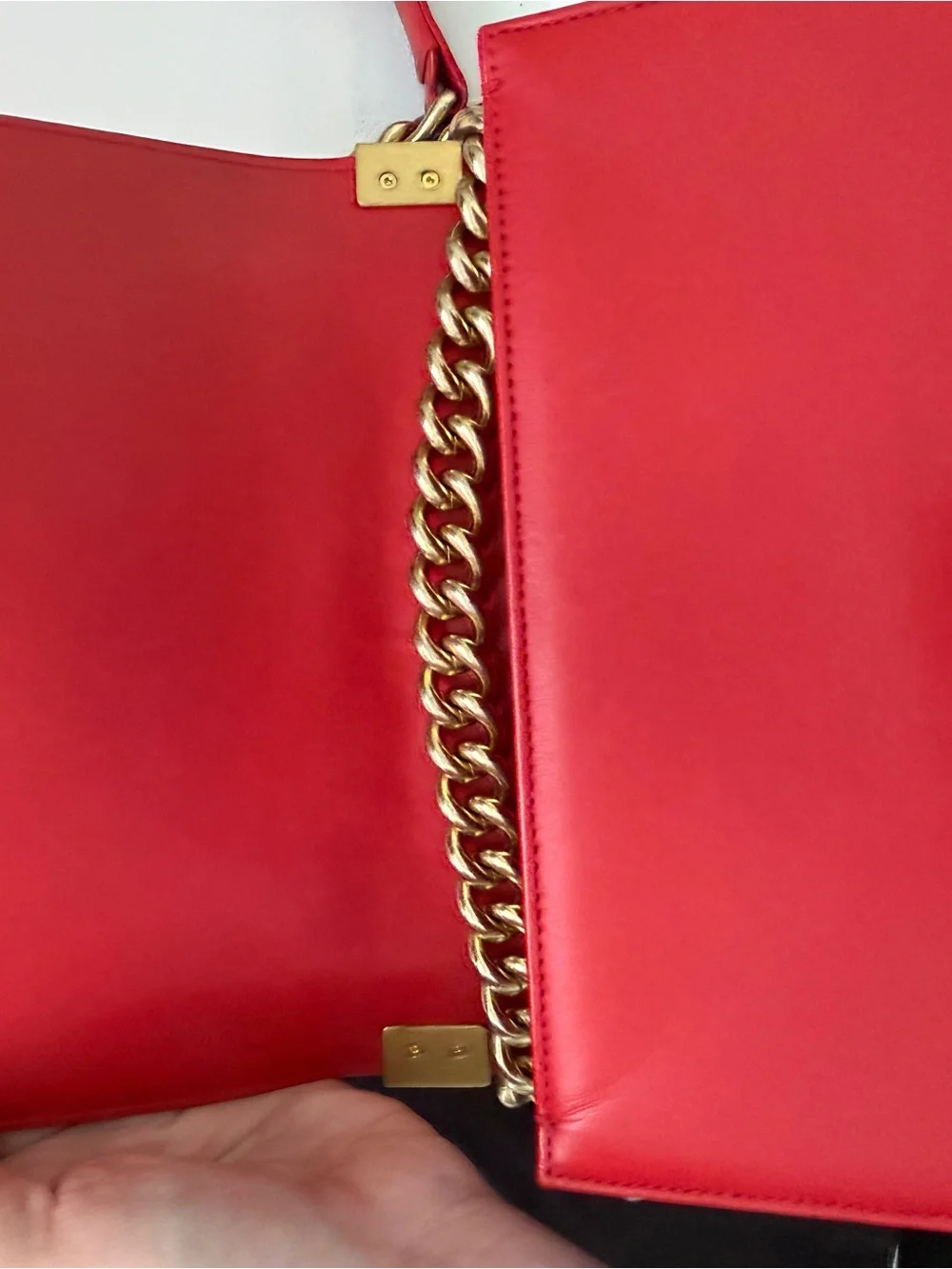 CHANEL features refined certificate