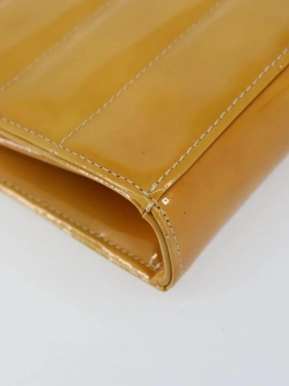 CHANEL brand	chanel color	yellow