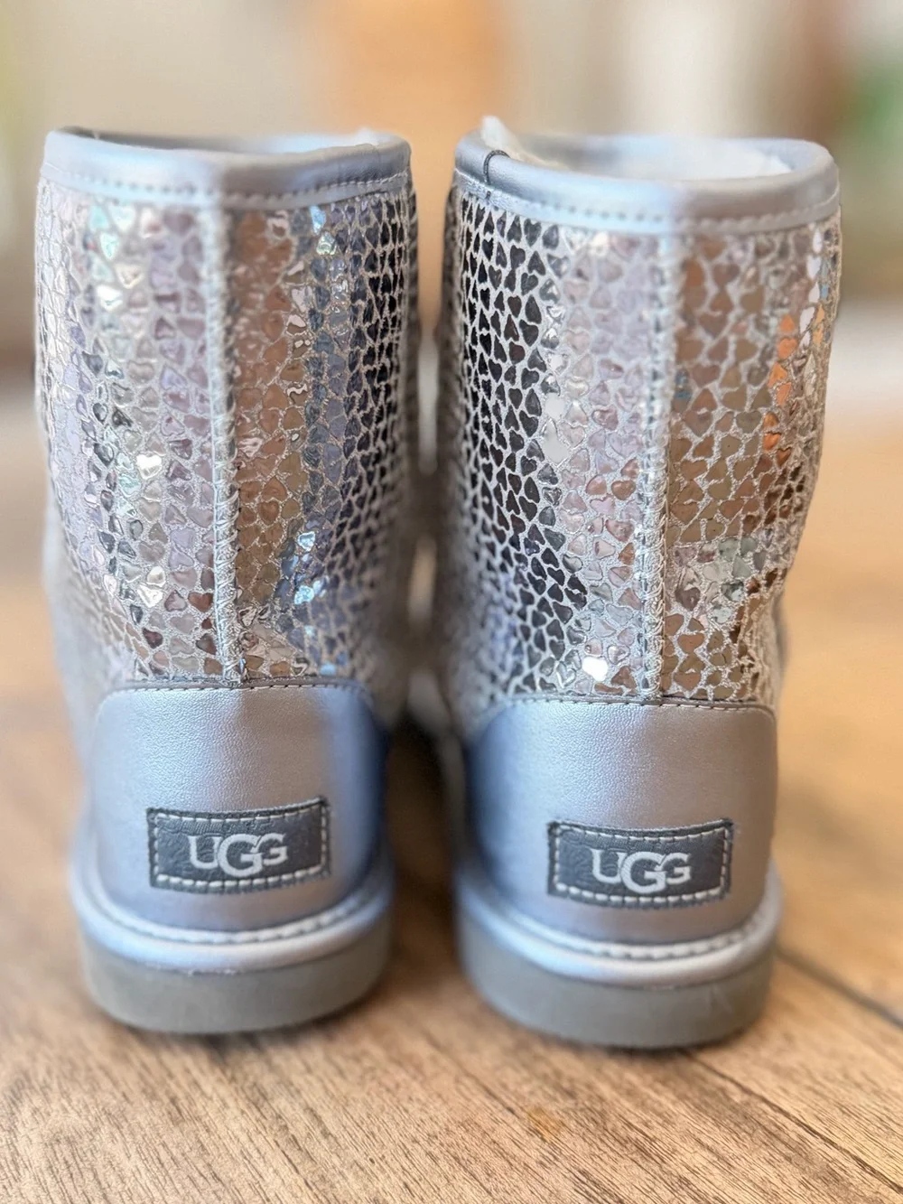 UGG textured subtle