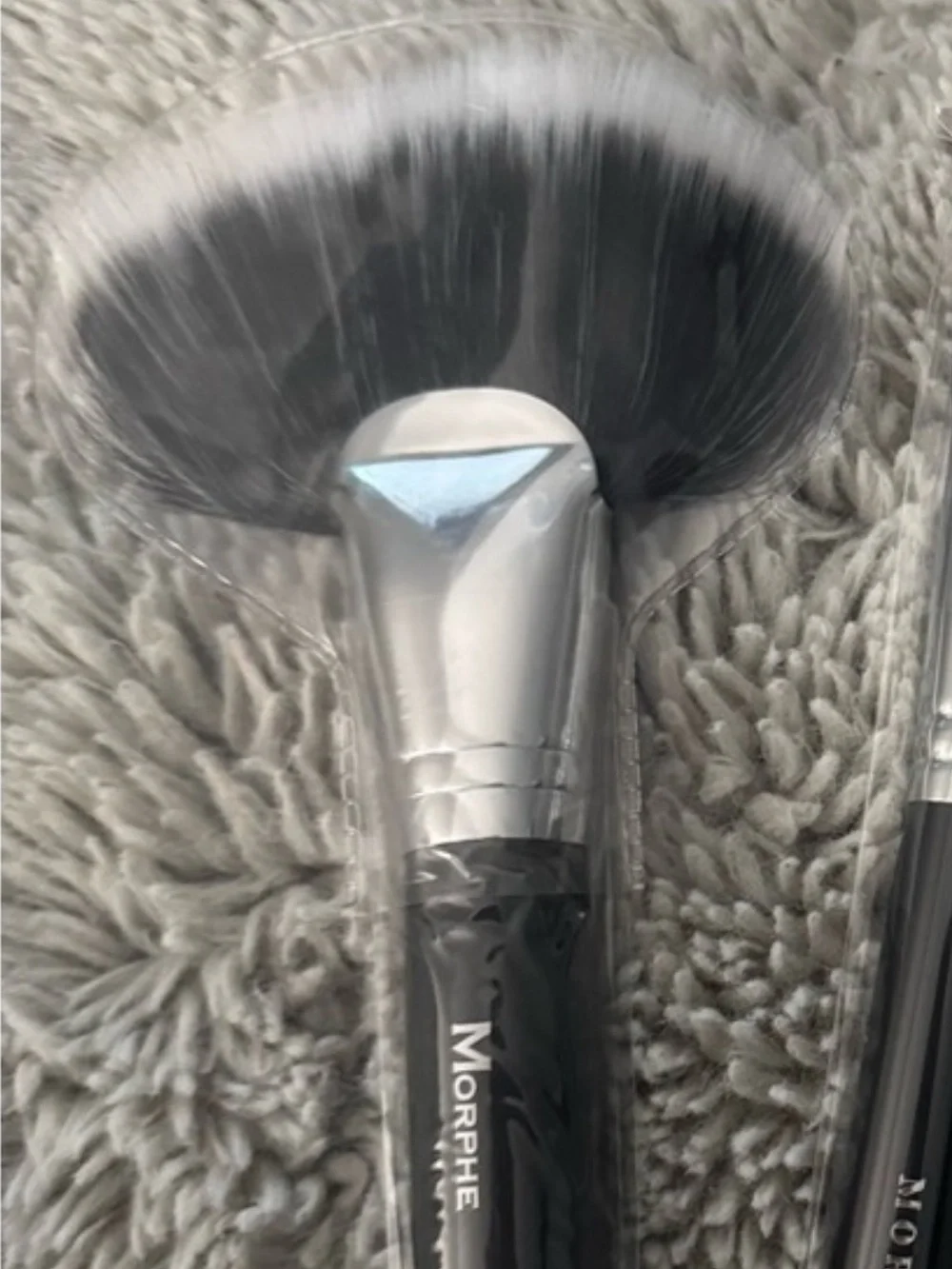 Morphe Black & Silver Fan Brush M495
