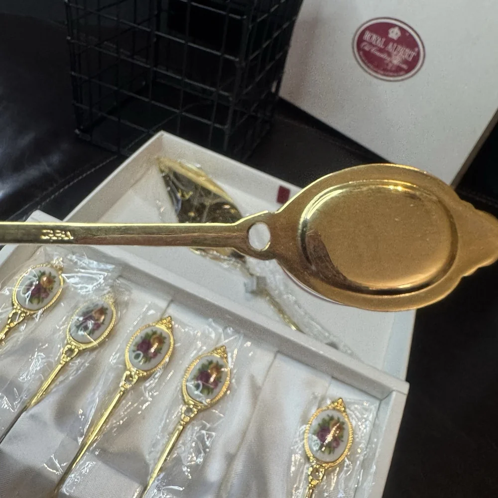 Vtg New Royal Albert Old Country Roses 6 Gold Plated forks 1 cake server Set