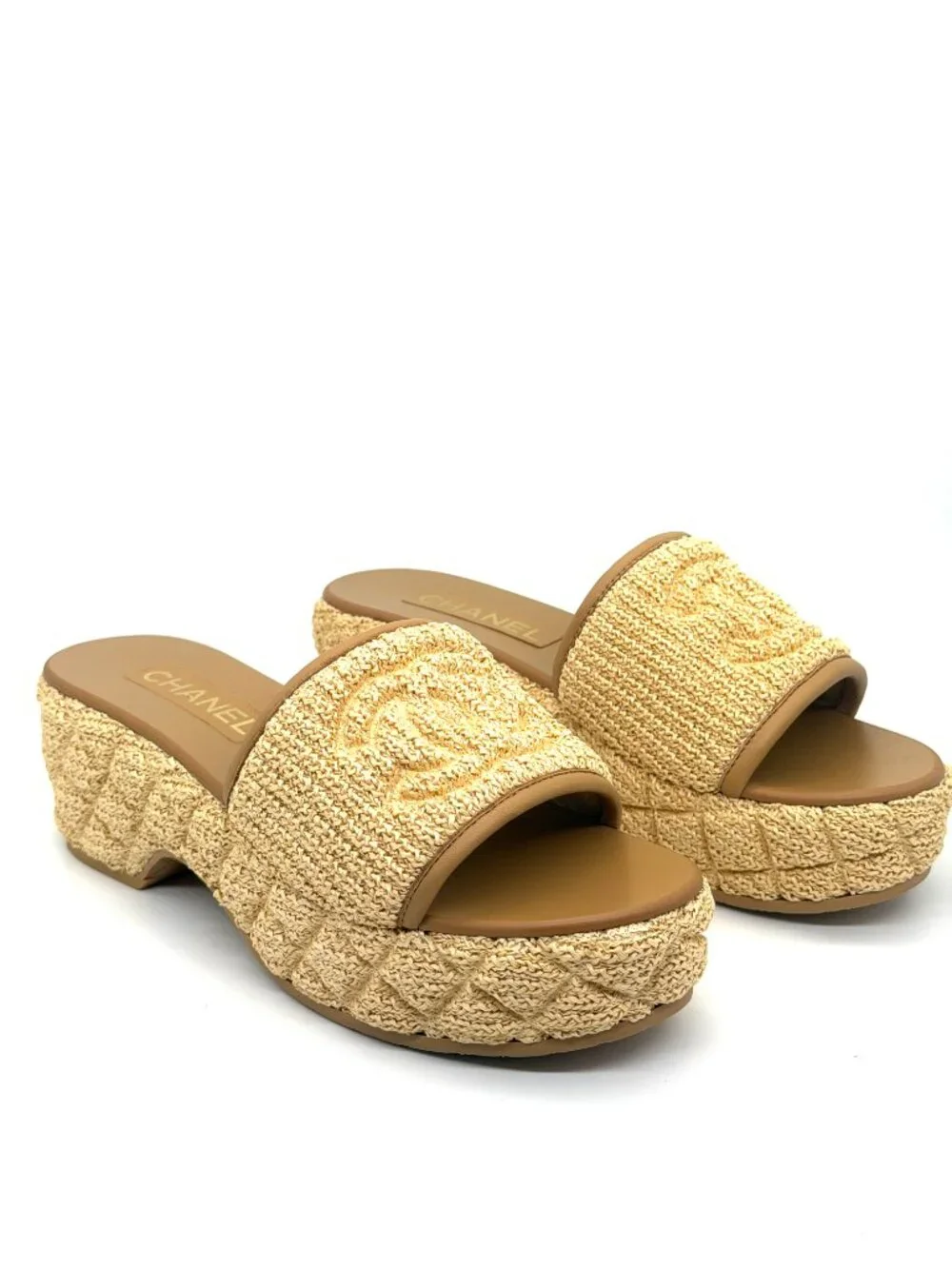 CHANEL 25c quilted