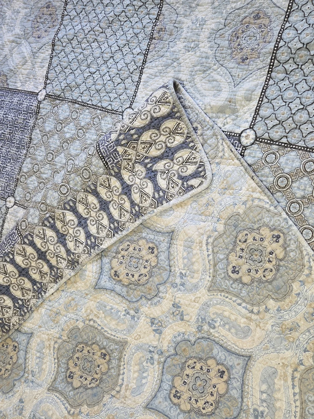 Reversible Patchwork Quilt - Blue and Cream