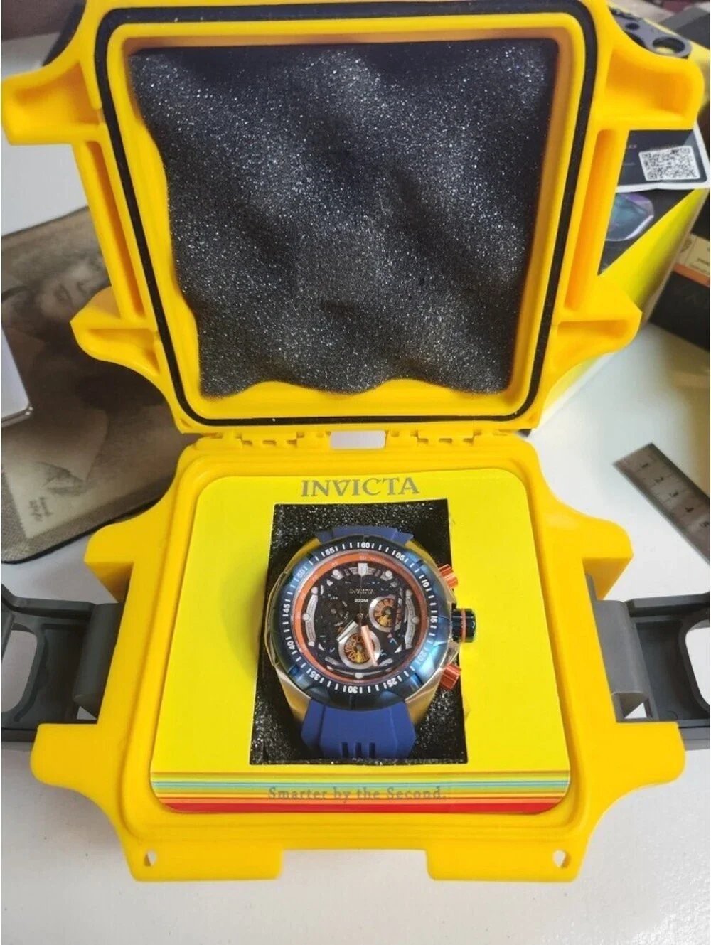 Invicta features hydromax quartz