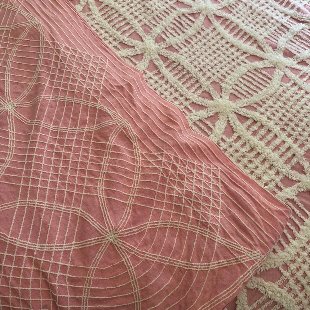 VTG Penny's Fashion Manor Pink White Classic Tufted Chenille Bedspread - 94x98