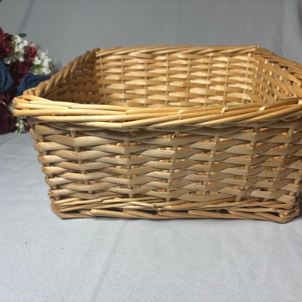 N/A square wicker