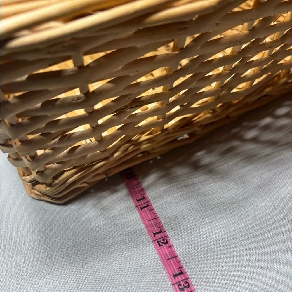 N/A square wicker