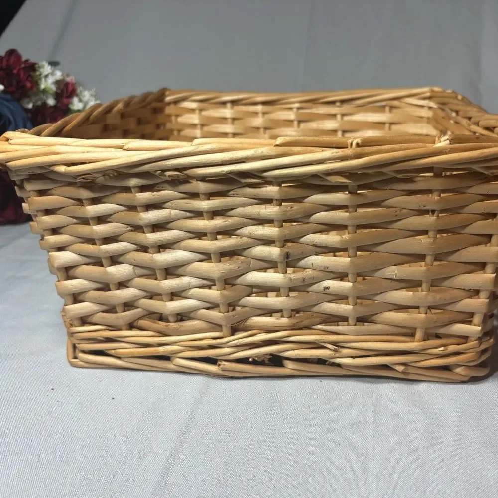 N/A square wicker