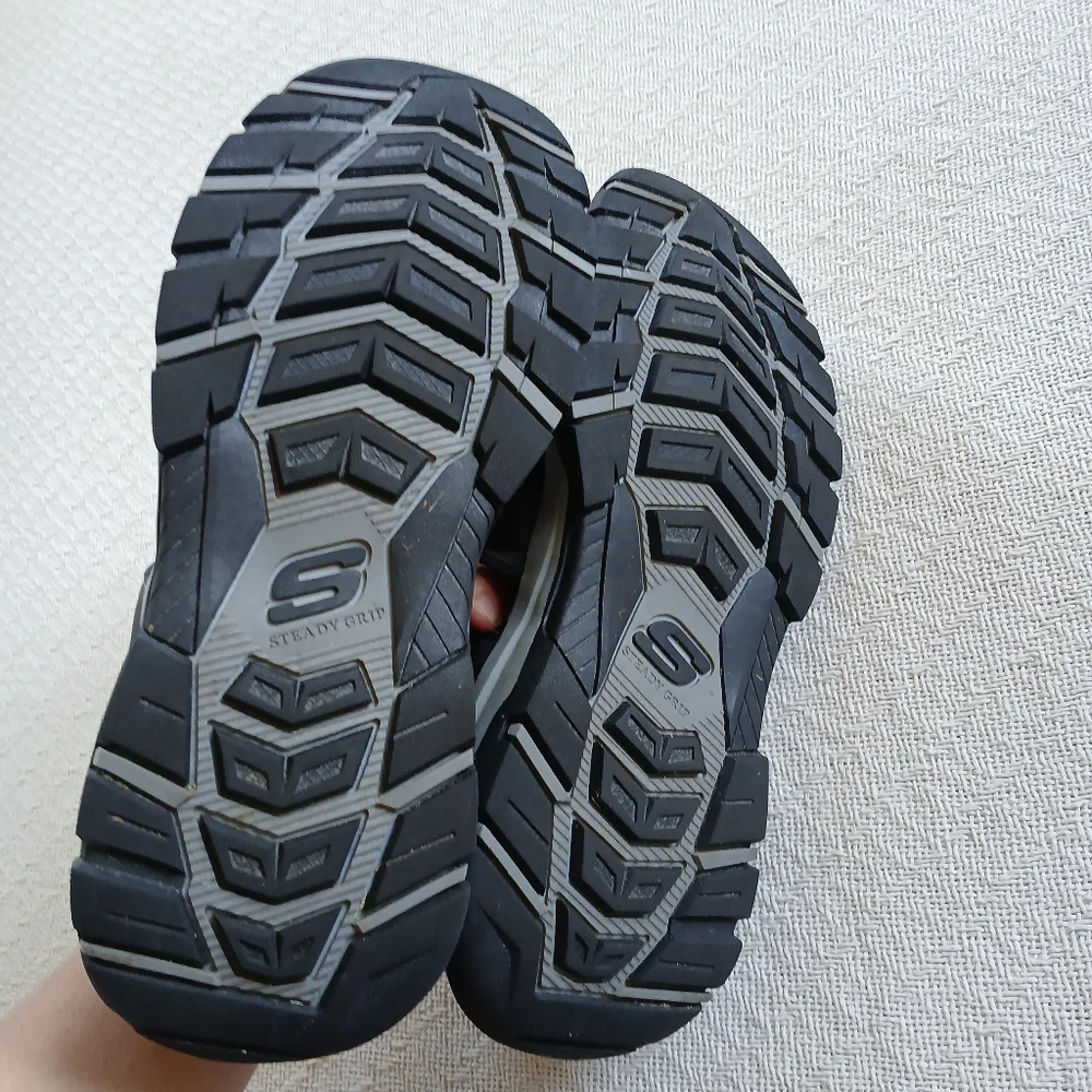 Skechers size luxe