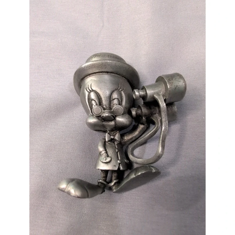 The Unbranded Brand tweety bird