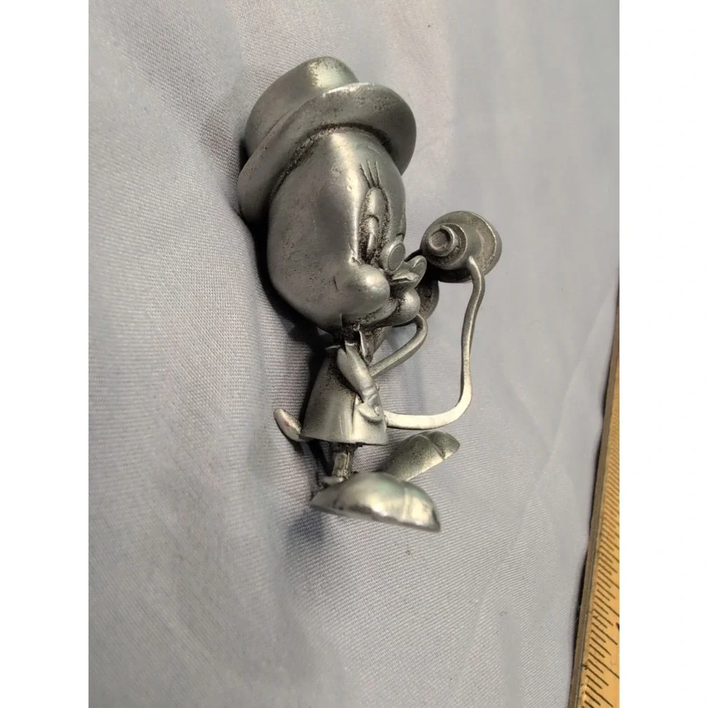 The Unbranded Brand tweety bird