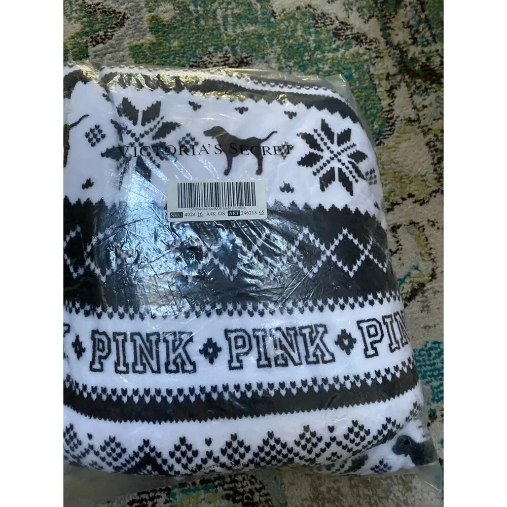 Victoria Secret (Pink )holiday Black and White Dog Sherpa blanket new‎ unopened