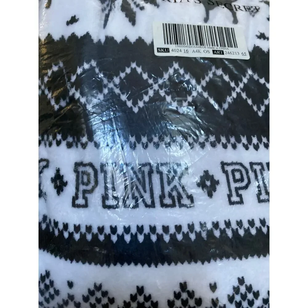 Victoria Secret (Pink )holiday Black and White Dog Sherpa blanket new‎ unopened