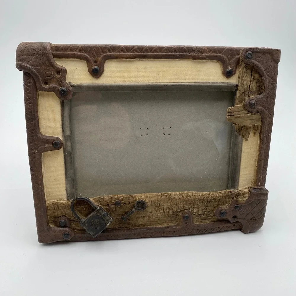 Rustic Steampunk‎ Trunk Photo Frame 5x7 Lock Key Vintage Accent Shelf Decor