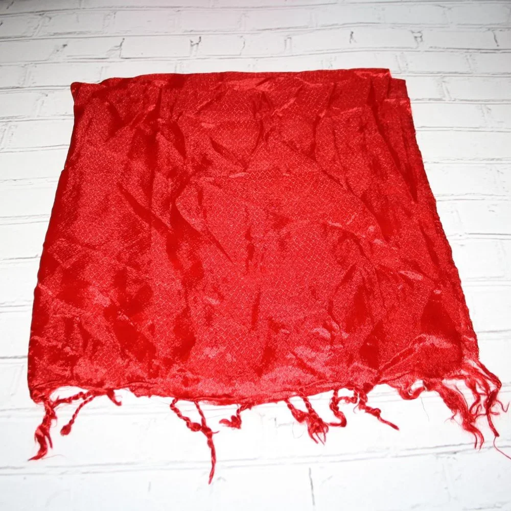 ❤️🧣 Vintage Red Square Scarf Wrap – 36