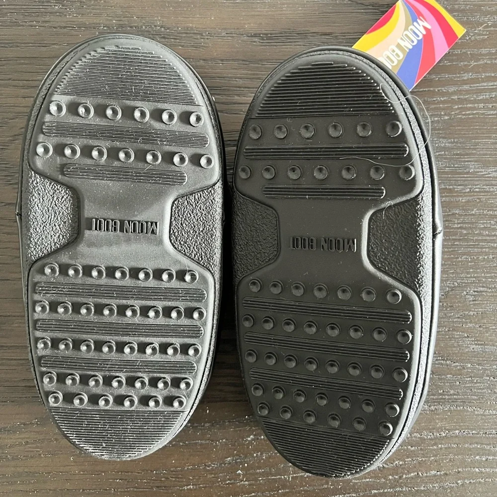 Moon Boot new tags