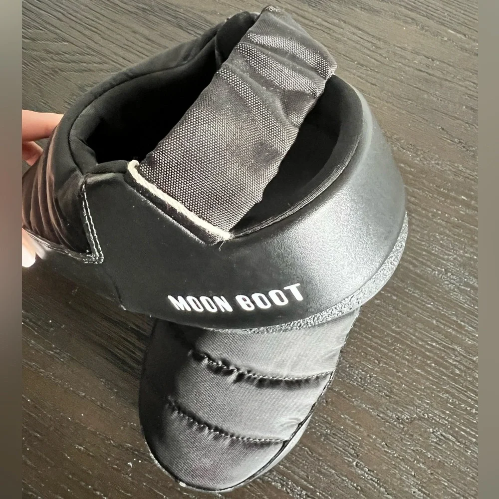 Moon Boot new tags