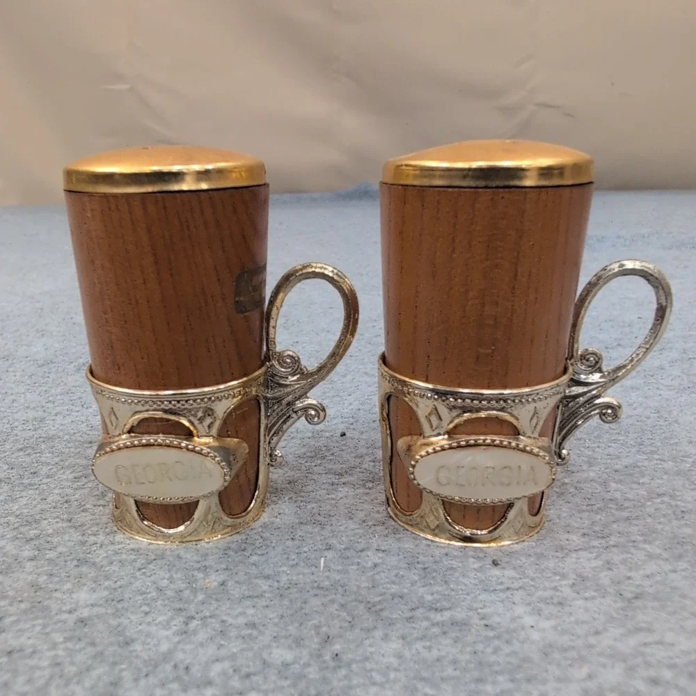 Vintage Wood Salt Pepper Shakers Gold Tone Holders‎ Georgia Souvenir Set