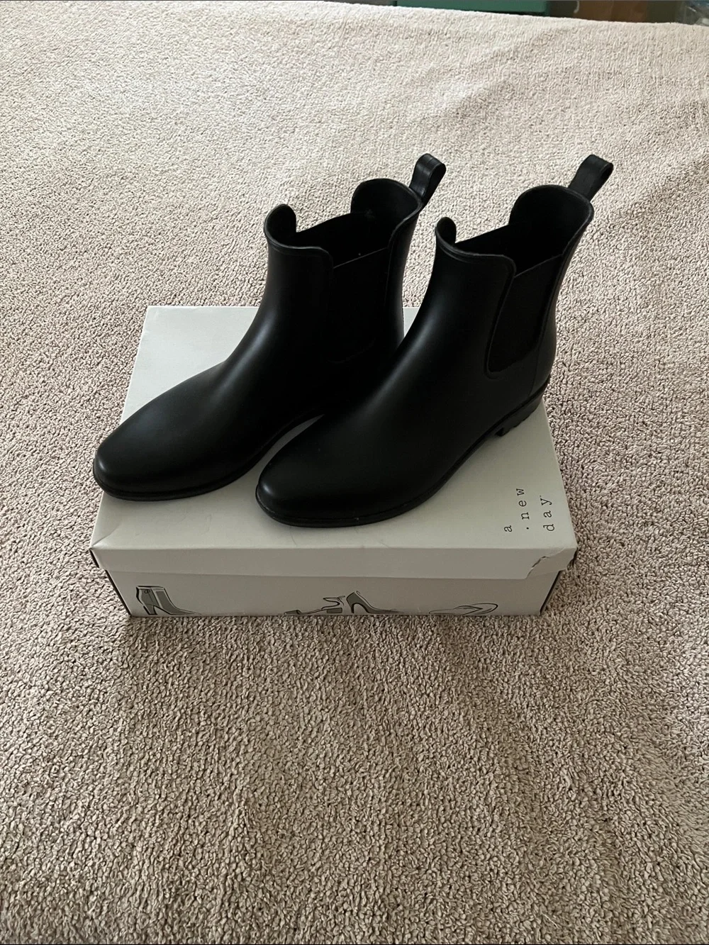A New Day Black Chelsea Rain Boots sz 9