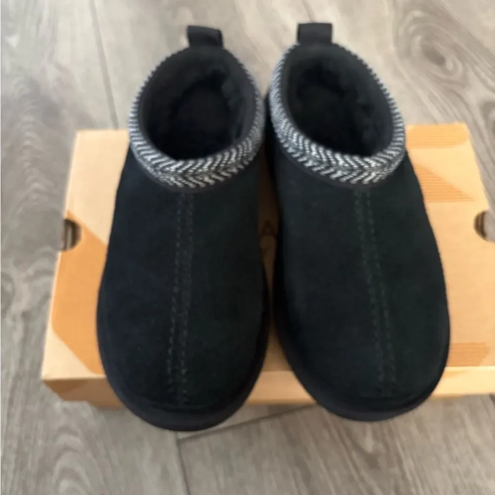 Koolaburra gray slippers cozy