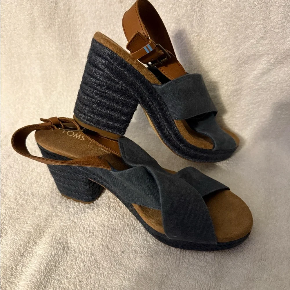 TOMS Blue Denim Sandals Size W 7.5
