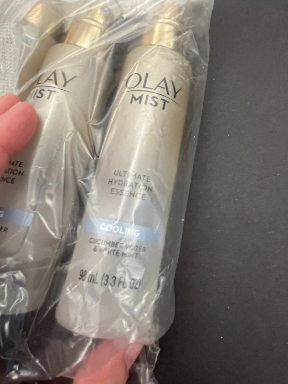OLAY lightweight spray pack