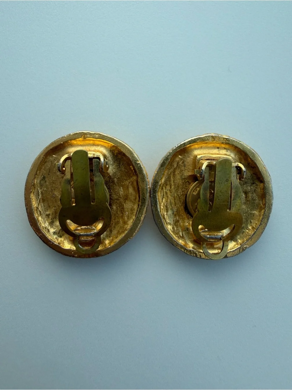 💯 Authentic CHANEL Vintage Gold CC Logo Round Clip-On Earrings
