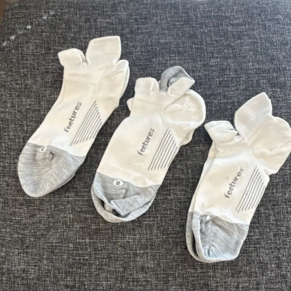 Feetures Size M Tab White & Gray Elite Ultra Light Activewear Socks 3 Pairs