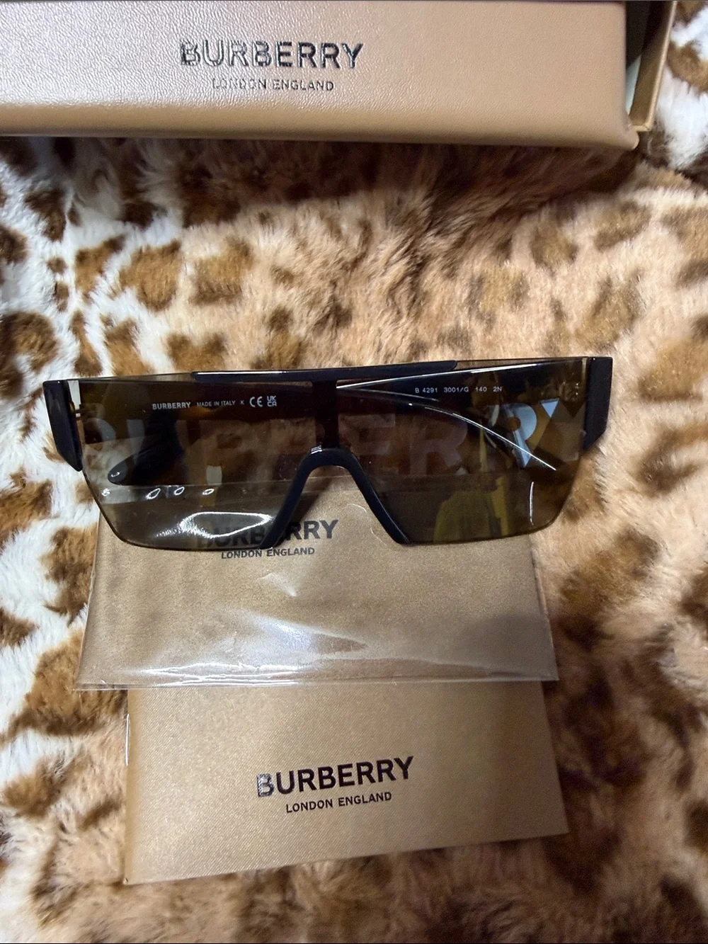 Burberry bold single
