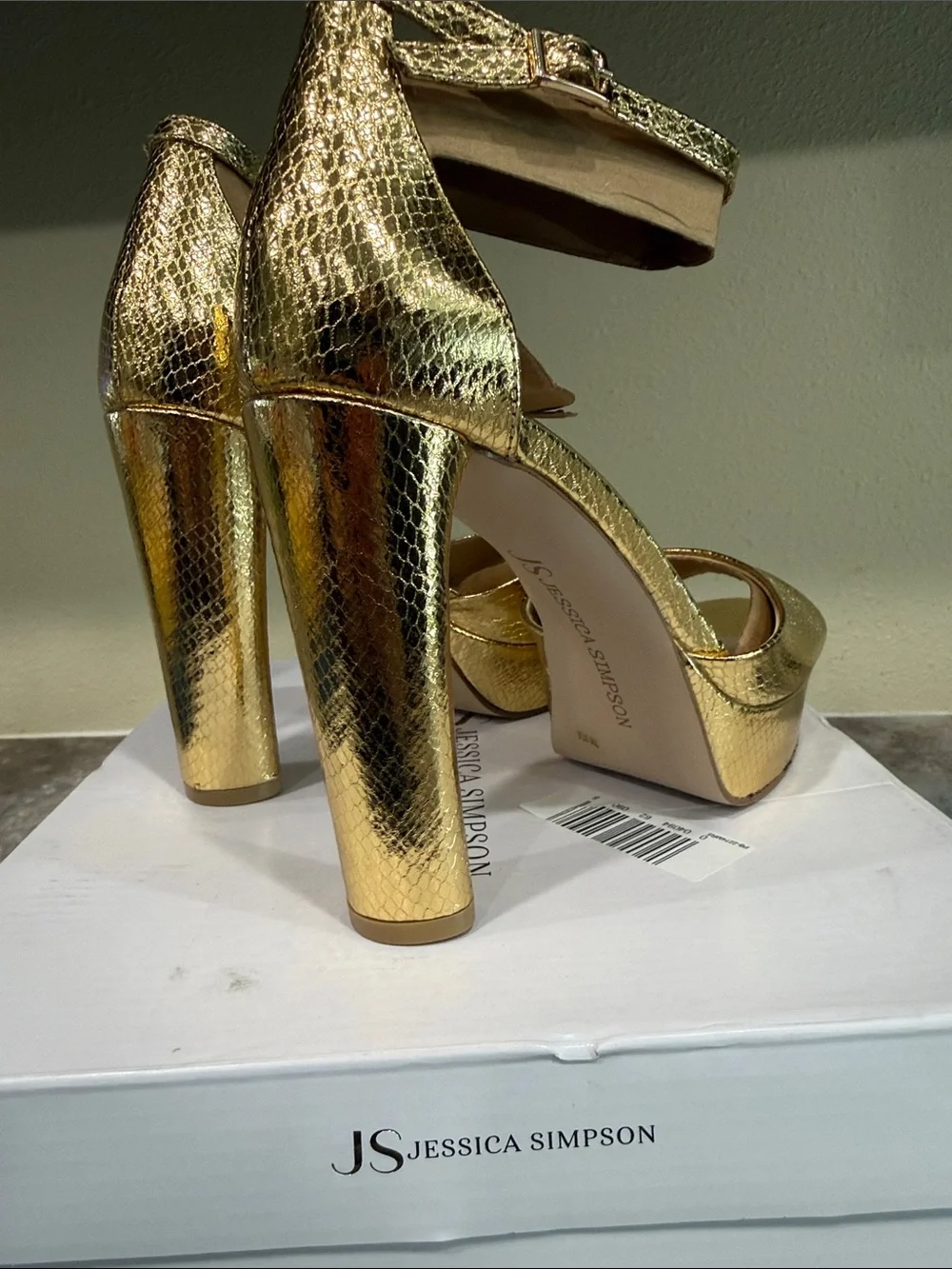 Jessica Simpson bold gold